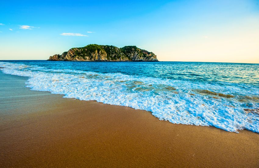 Cacaluta Beach in Oaxaca Mexico