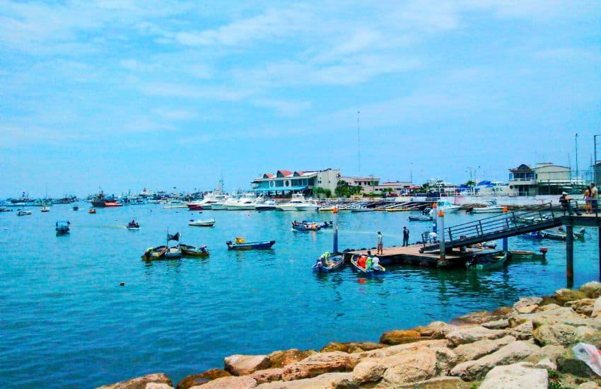 port in manta surfspot in ecuador